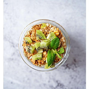 Skyr met mango, kiwi en ontbijtgranen